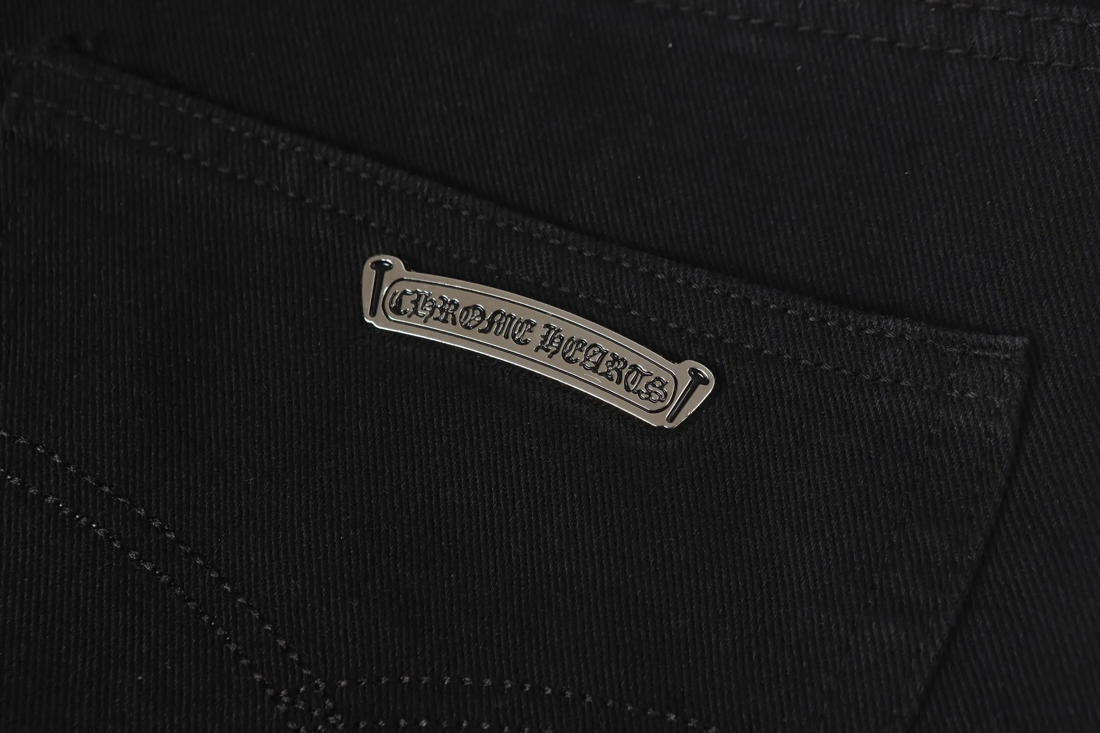P260 Cross-border model, please do not place an order if you are pursuing quality -Chrome Hearts/Chrome Heart Cross✝️Applied leather embroidered washed jeans, trousers and casual pants -High weight, high density and high quality. The wool is soft, delicate and skin-friendly. It feels soft and silky. It has excellent warmth and skin-friendly properties. -Size: 28 30 32 34 36